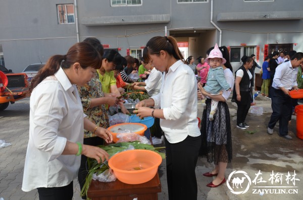 神木县大保当社区举办第二届“粽叶飘香·共度端午” 包粽子比赛