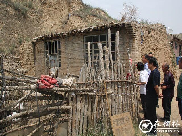 靖边巡特警大队大队长徐立一行进村入户推进脱贫攻坚工作