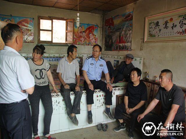 靖边巡特警大队大队长徐立一行进村入户推进脱贫攻坚工作