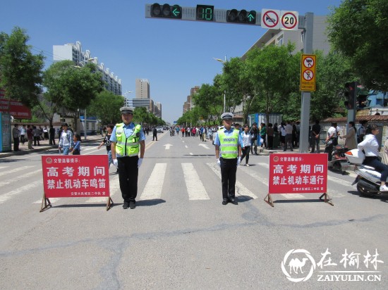 靖边交警顶烈日战酷暑 全方位助力赶考路