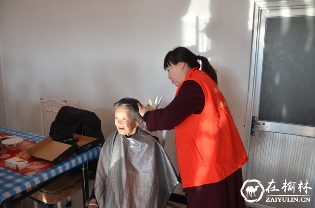 神木农村大妈田二女 7年坚持义务照顾百位老人