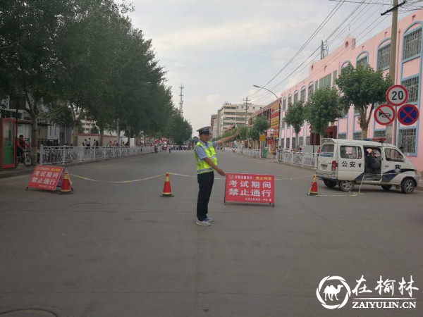 靖边交警战高温斗酷暑 为“中考”保驾护航