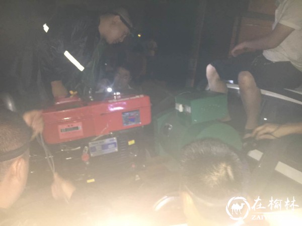 榆阳区鼓楼街道二里半社区全员奔赴在防汛一线