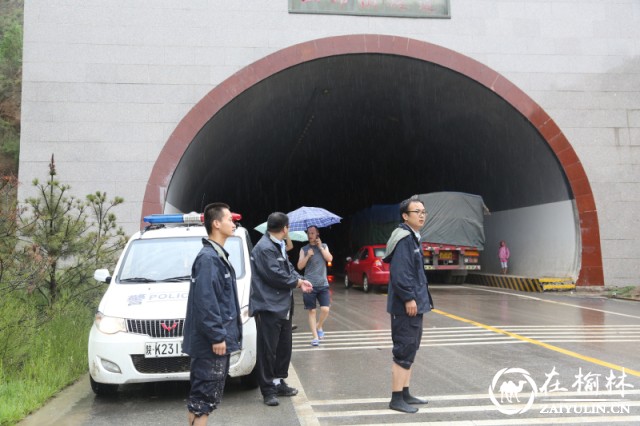 千年古县绥德遭遇洪灾 县公安局全体民警全力抗洪