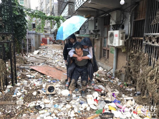 千年古县绥德遭遇洪灾 县公安局全体民警全力抗洪