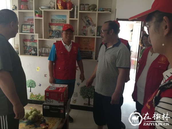 在退伍军人叶生军家中