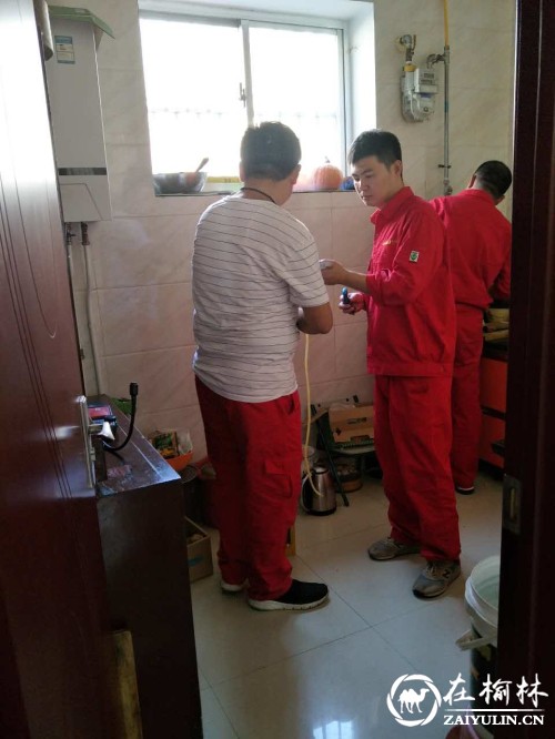 榆阳区东岳路社区燃气安检暖民心 社区居民忙点赞