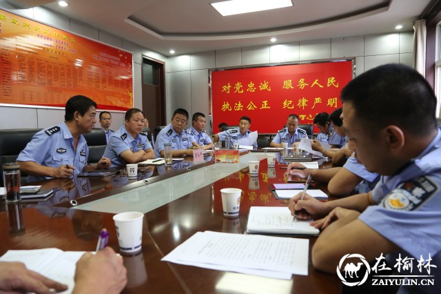 绥德公安民警彻夜防汛防险 守护百姓安宁