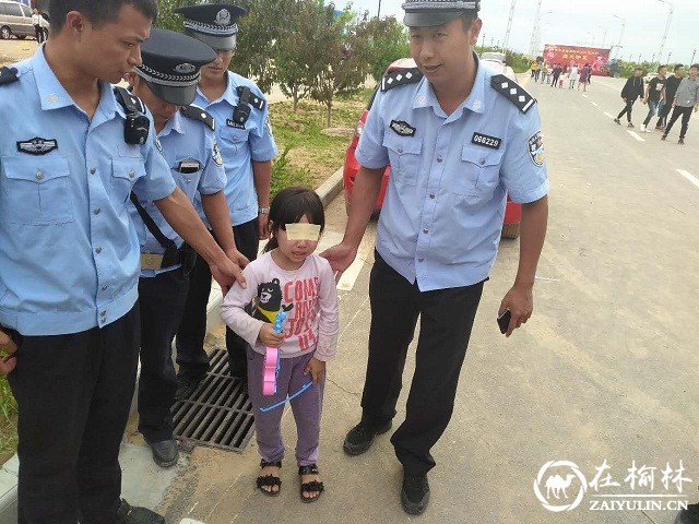 多名小孩&ldquo;七月会&rdquo;走失 靖边民警及时救助