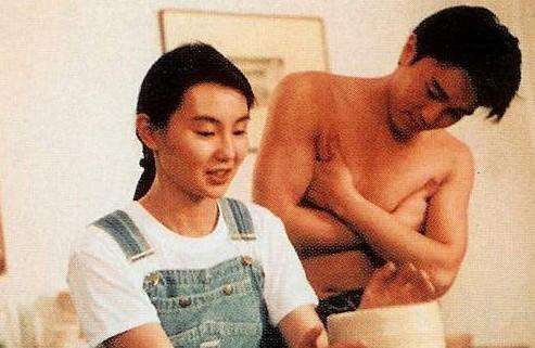 周星驰旧照曝光 星爷为张小娴进军台湾拍摄萌萌哒