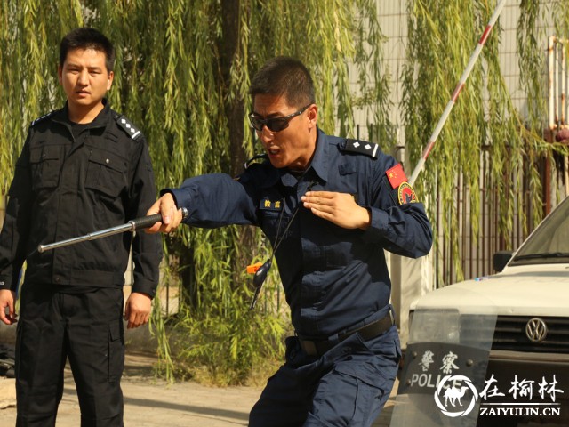 看神木铁警实战化练兵 顶摔切摔锁喉样样精通