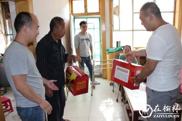 榆阳区金华路社区喜迎&ldquo;双节&rdquo;走访慰问困难群众