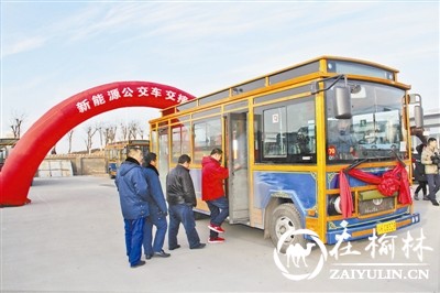 市民体验复古公交车