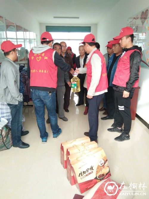 榆阳区崇文办春苑社区开展中秋送温暖活动