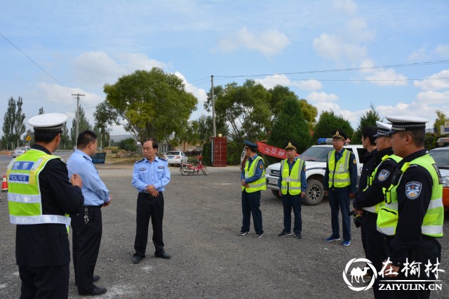 靖边交警大队教导员吴海旺督导检查各中队国庆交通安保工作