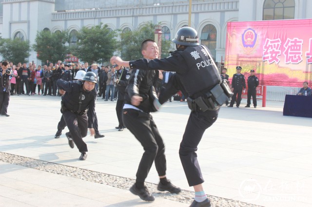 绥德公安反恐处突应急演练上演警匪大片