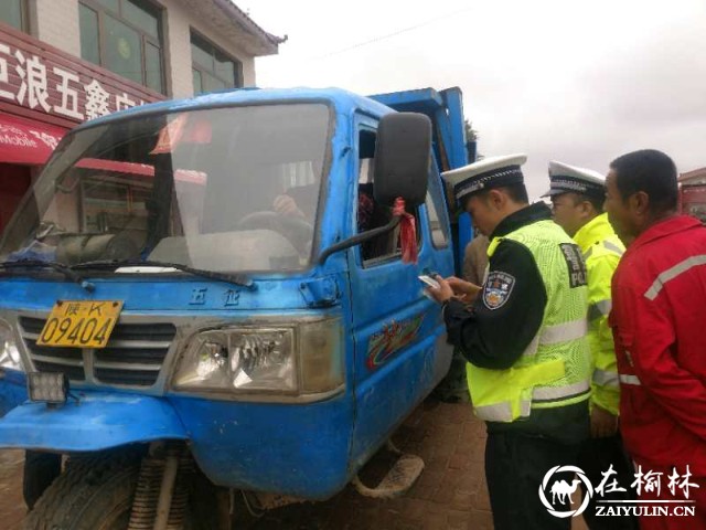 靖边城区交警“下乡”筑牢道路交通事故防线