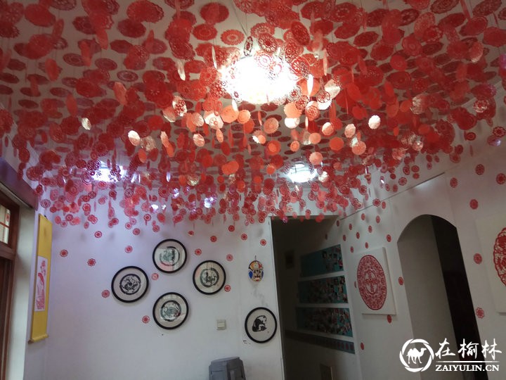 杨凡巧心剪纸工作室：大人小孩齐聚一堂剪纸其乐融融