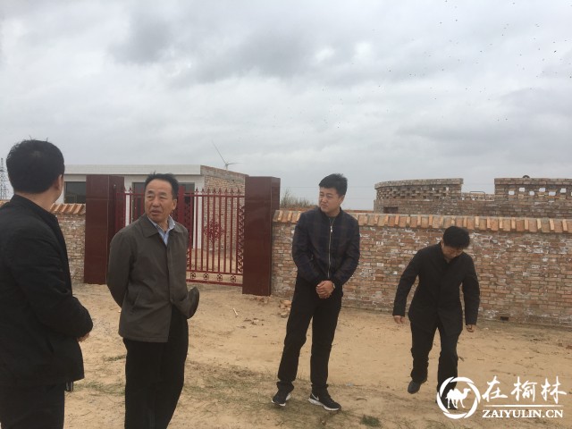 市人大常委会深入靖边宁条梁镇督查评审贫困村基础设施建设落实情况
