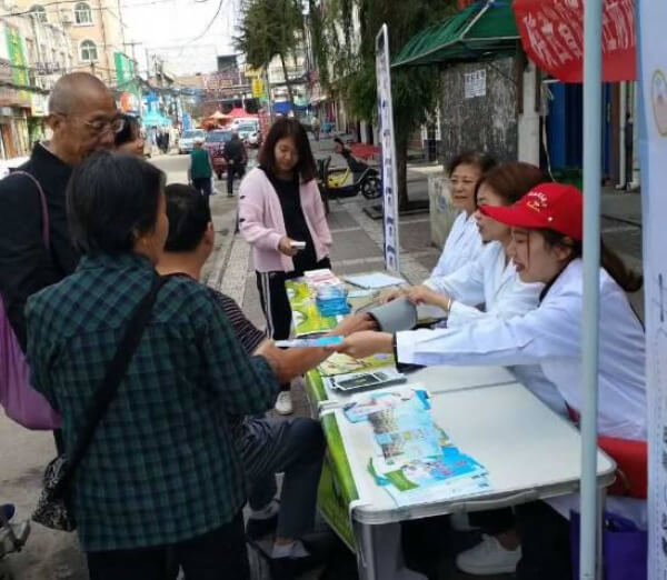 陕西省皮防所医院惠民义诊队伍进社区 服务百姓送健康