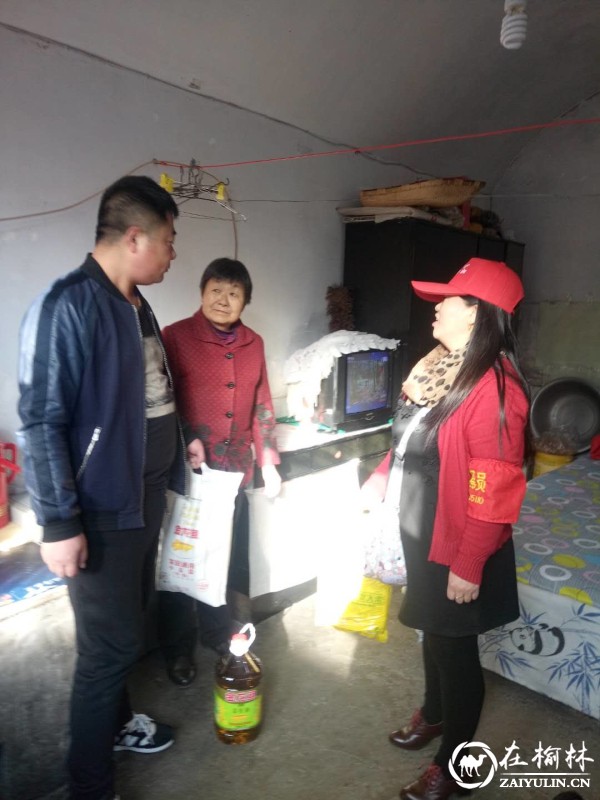 榆阳区金华路社区党员活动日开展“情暖社区 爱满重阳”志愿服务活动