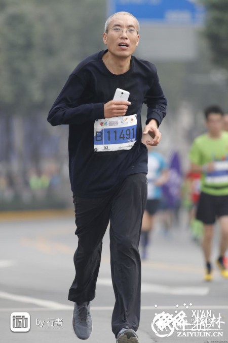 绥德县公安局三位民警参加西安国际马拉松赛