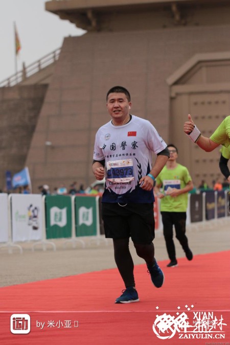 绥德县公安局三位民警参加西安国际马拉松赛