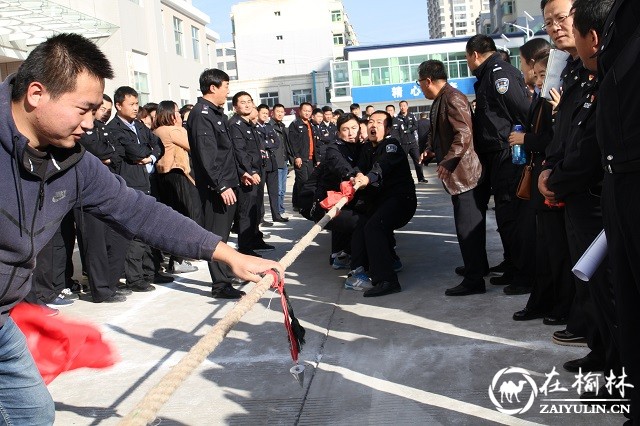 靖边公安局举行“苦练精兵铸警魂 践行忠诚保平安”拔河比赛