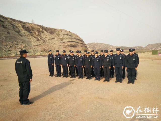 府谷县公安局巡特警大队组织开展秋冬训练