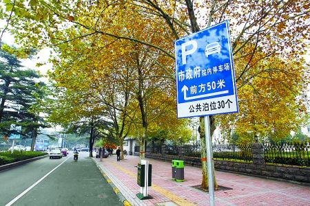 勇军:拆机关围墙更要拆除干群“心墙”