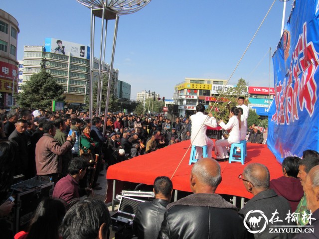 靖边交警别样&ldquo;说书&rdquo;开展道路交通安全宣传