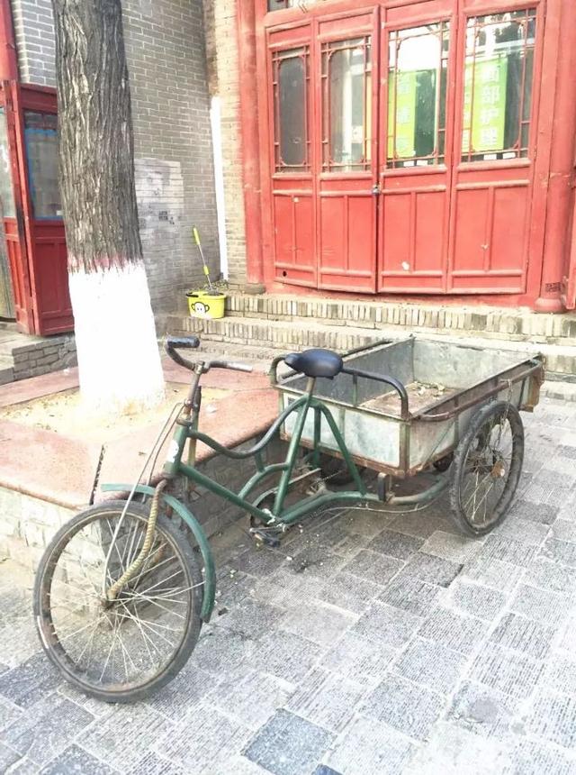 榆林老街商户反映白天送货难 回应使用人力车