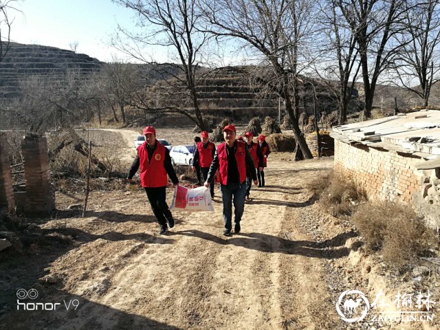 榆阳区驼峰路环卫所：帮扶慰问贫困户 浓浓温情暖寒冬