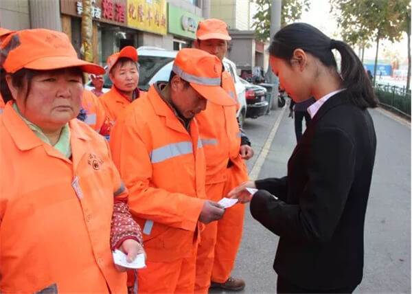 天目温泉邀环卫工人免费泡温泉 身暖心更暖