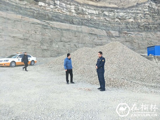 清涧九里山治超站领导调研沿黄公路治超工作