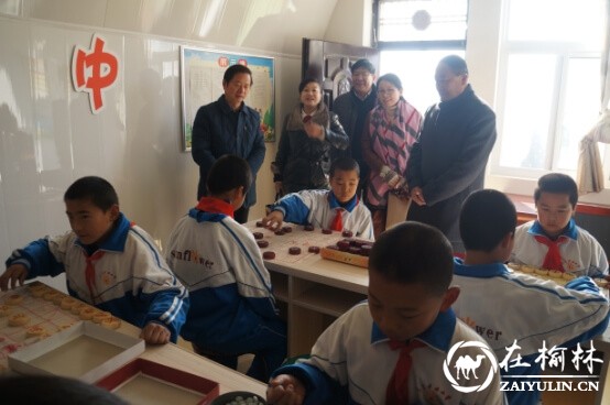 扬州市江都区教育代表团来子洲县马岔镇中心小学参观交流