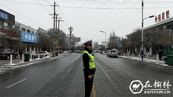 靖边公安交警：有一种雪景叫“雪警”