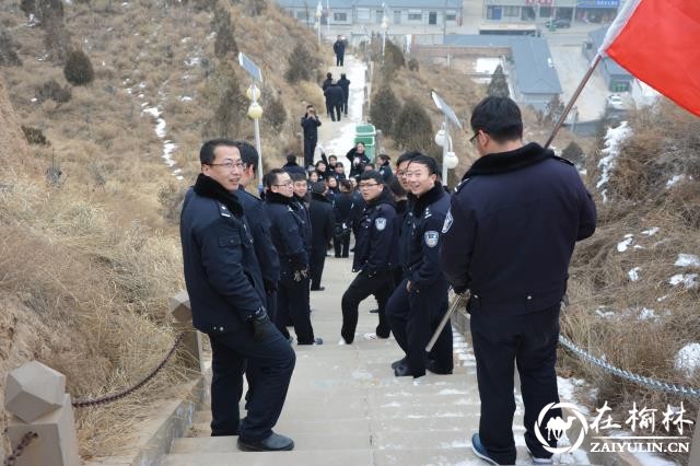 靖边县公安局交警大队组织开展2018年新年登山活动