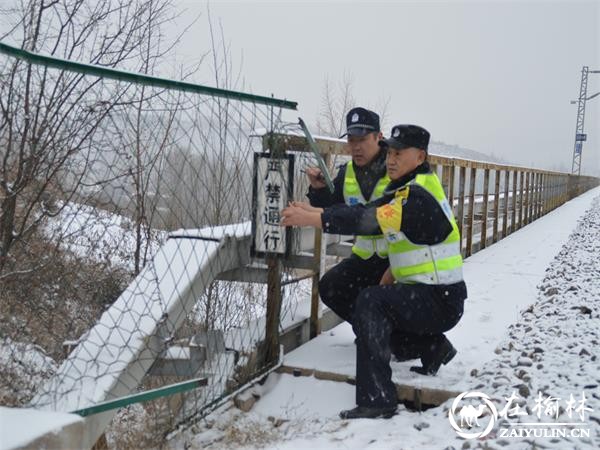 神木铁警以雪为令 多项举措为旅客出行保安全