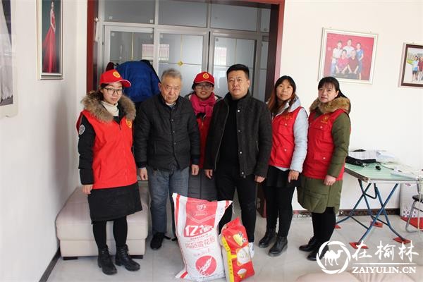 榆阳区兴中路社区:在职党员进社区 新春入户送温暖