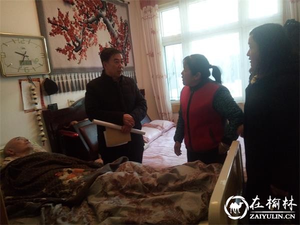 榆阳区兴中路社区春节前慰问困难党员 组织关怀暖人心