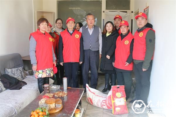 榆阳区兴中路社区:在职党员进社区 新春入户送温暖