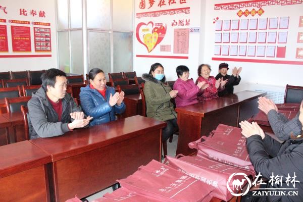 榆林市交通局携手兴中路社区春节送温暖