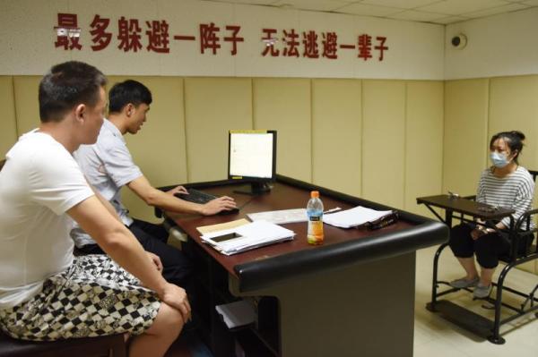 浙江台州警方摧毁特大套路贷团伙 抓246人8辆大客运回