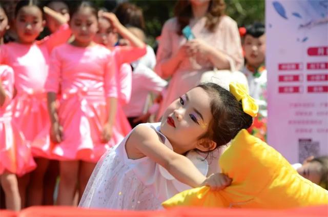 2018浐灞大唐社区文化体育节在浐灞城市广场拉开帷幕