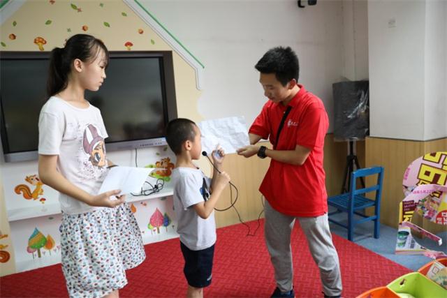 西安工业大学暑期实践队在陕西省图书馆少儿分馆开展志愿活动