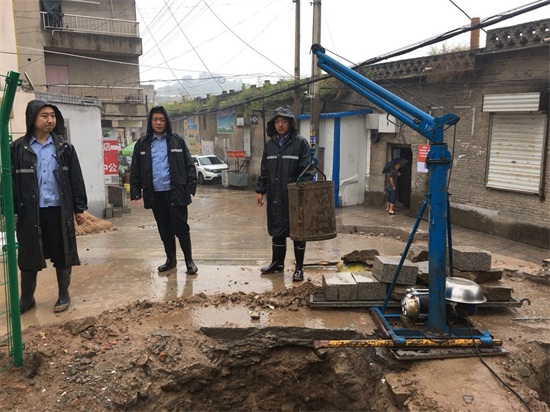 开学季 绥德公安多警联动确保校园安全