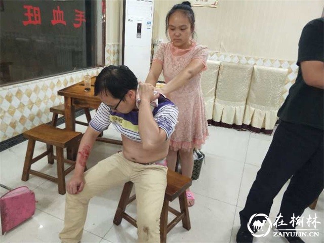 男子饭店内挥刀砍人 延安铁警快速处置