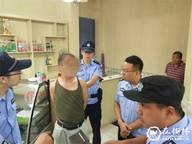 男子饭店内挥刀砍人 延安铁警快速处置