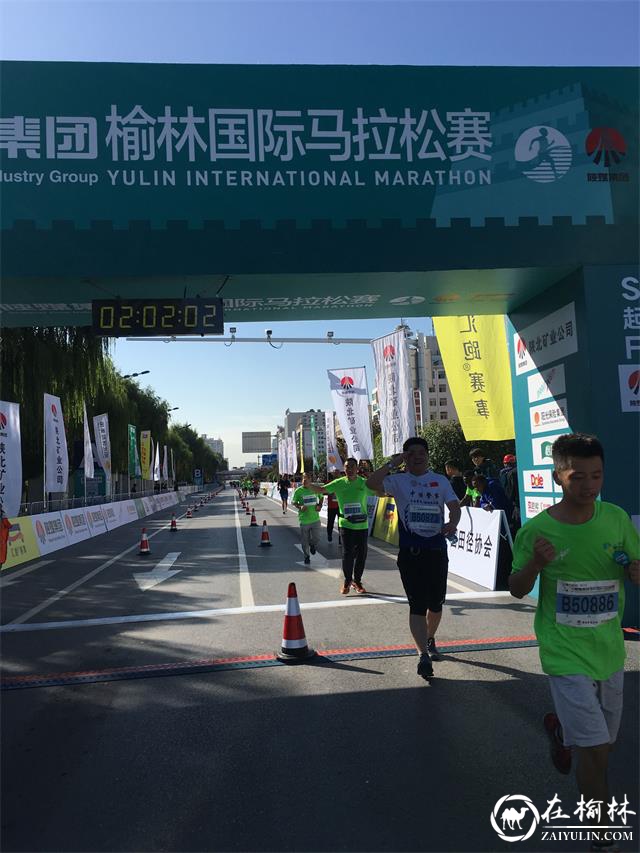 靖边公安民警积极参加2018年榆林国际马拉松比赛